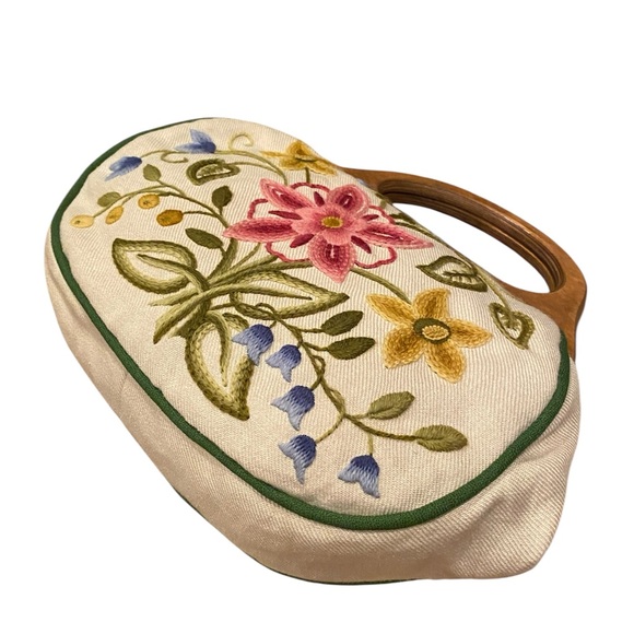 Vintage Floral Linen Wool Hand Embroidered Wood Handle Bermuda Bag 1960’s - Picture 5 of 7